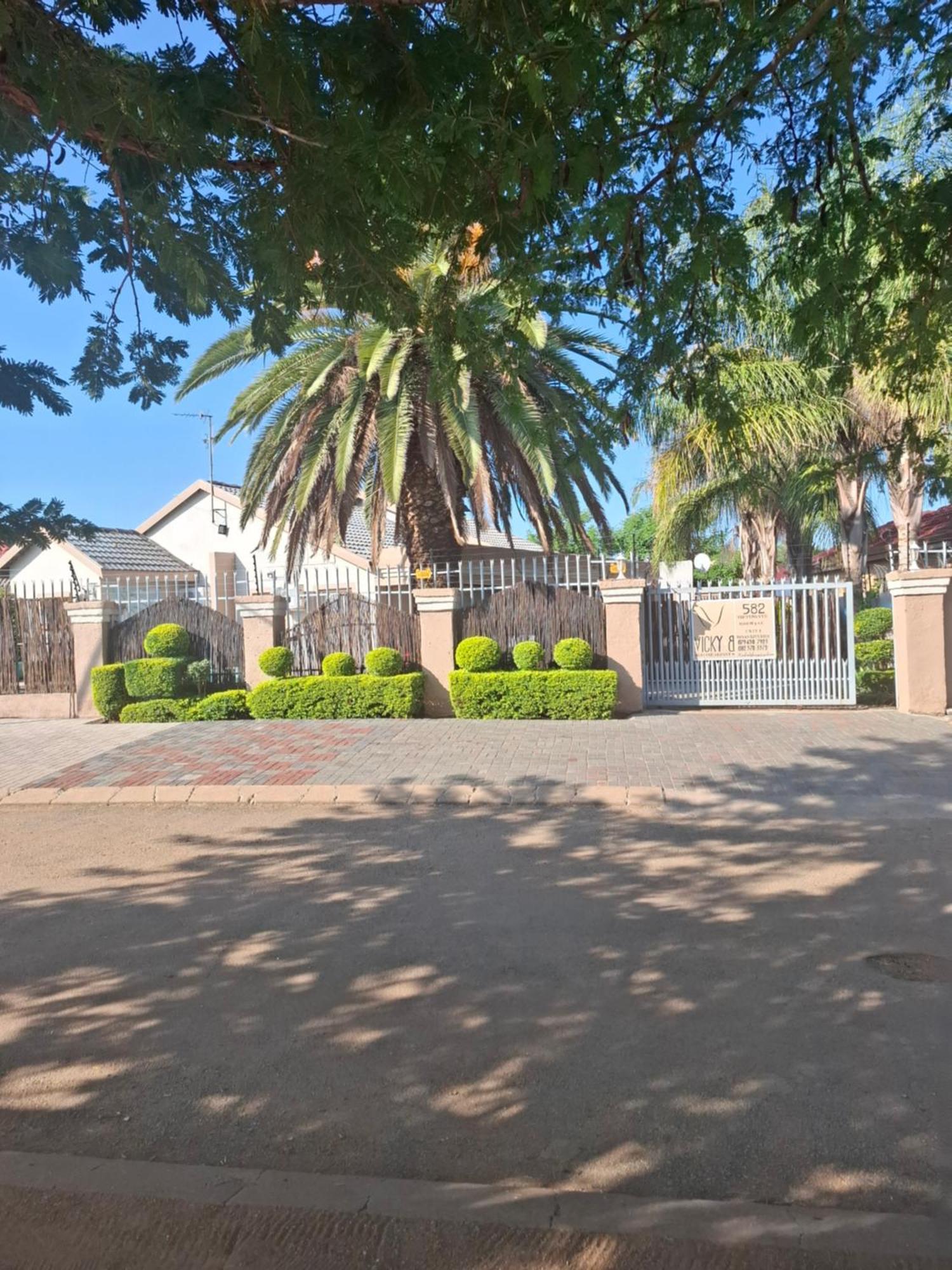 Vicky B Bed And Breakfast Mogwase Exterior foto